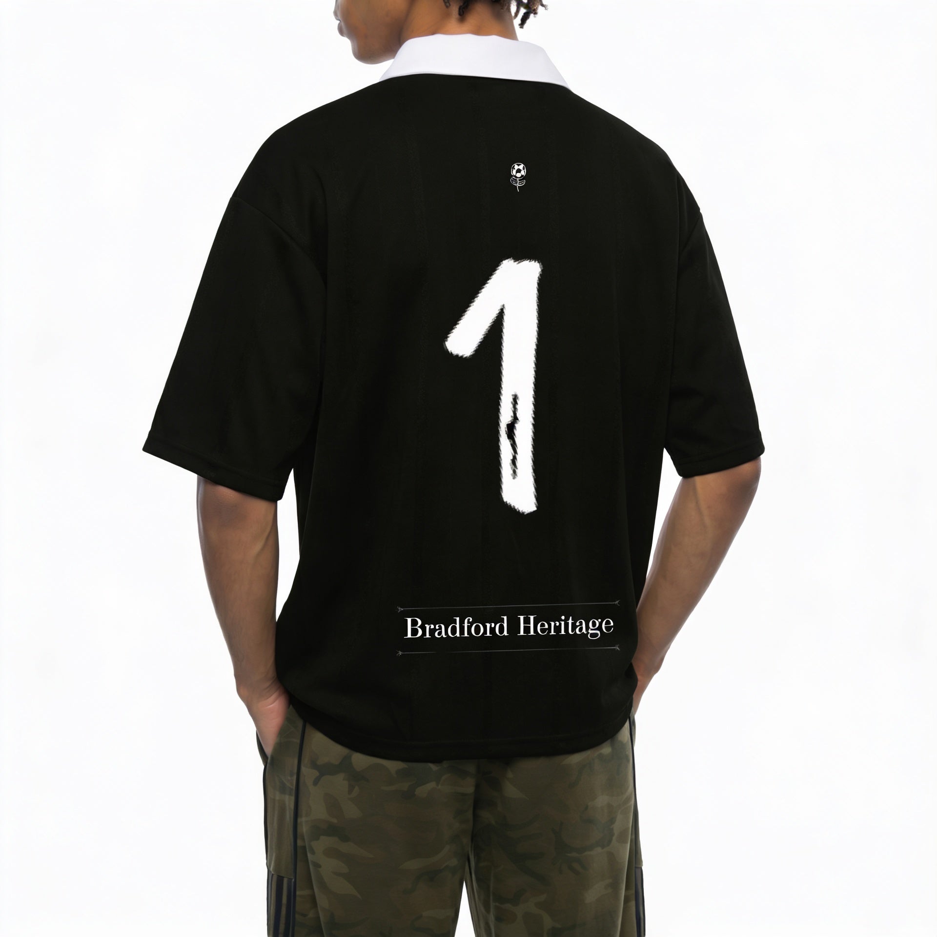 Camiseta negra de Fútbol Retro Blockecore modelo Michael Dawson original de la línea Sporting Club de DAWS Wear. Unisex. Dorsal 1.